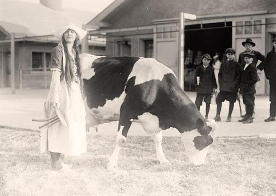 1919  Eckles, Virginia. in Dutch Dairy-maid Costume