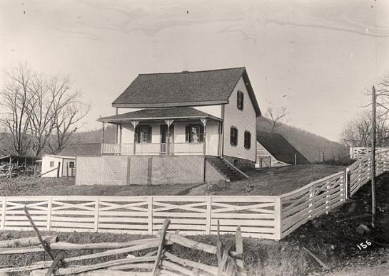 Unidentified Farmhouse. It was taken between 1909 and 1923
