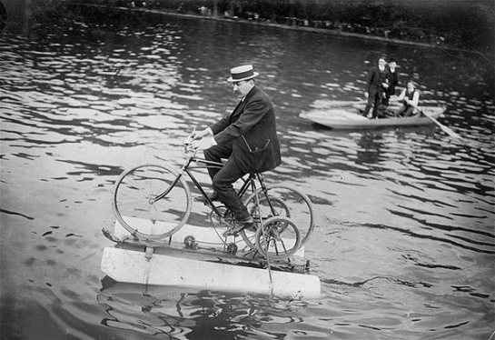 The-amphibocycle-water-bicycle-on-the-river-Seine-Asnières-France-1909
